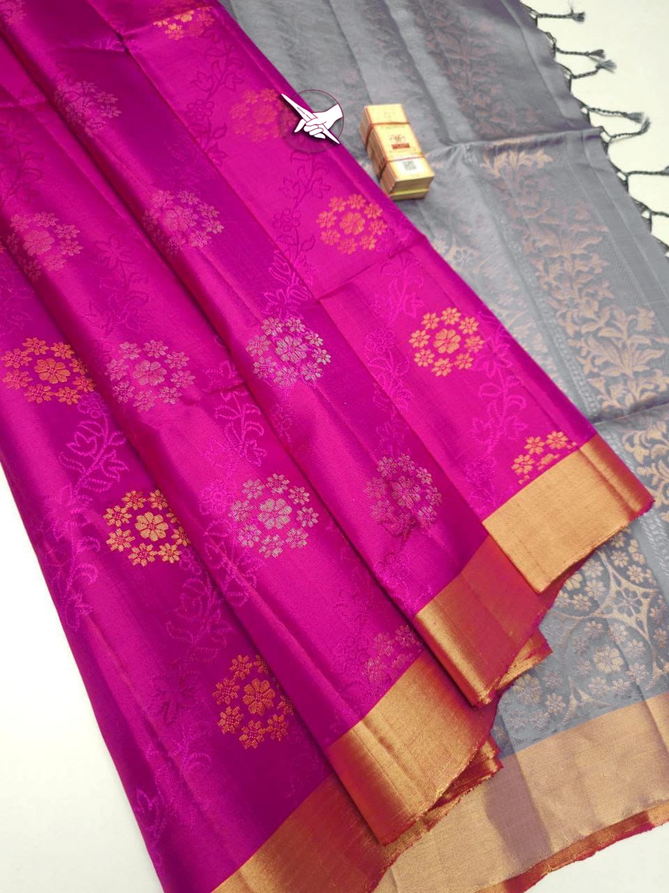 Ethnic Soft Silk Saree With Intricate Zari Weave
