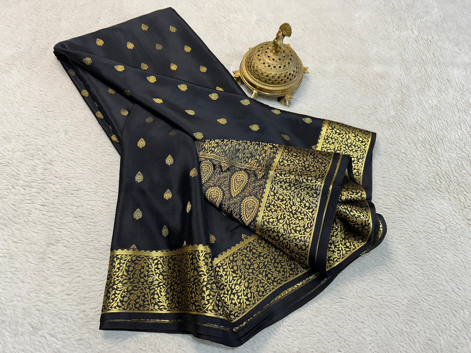 Plain Crepe Silk Saree Traditional Mysore Zari Border Party Wear