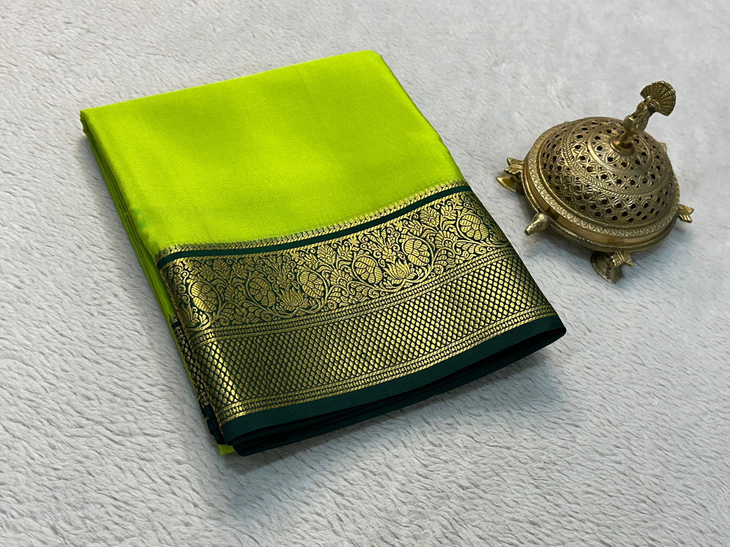 Splendiferous Traditional Mysore Silk Plain Zari Border Saree