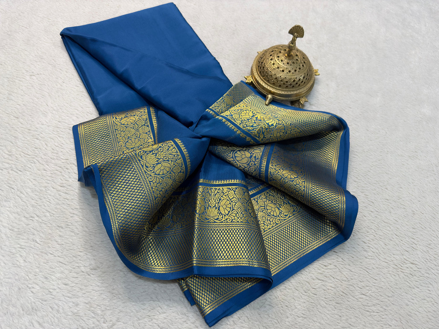 Beautiful Traditional Mysore Silk Plain Zari Border Stylish Saree
