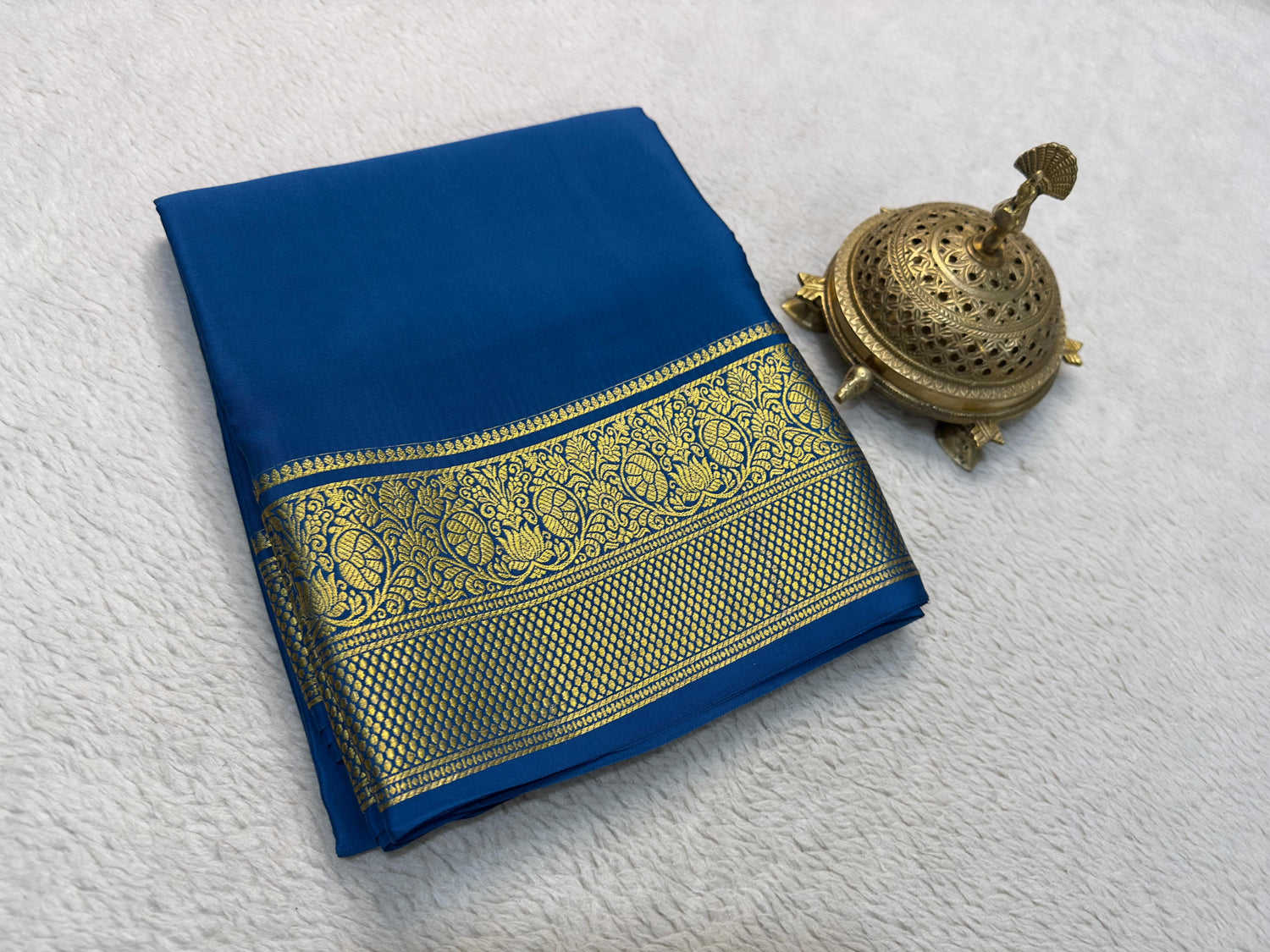 Beautiful Traditional Mysore Silk Plain Zari Border Stylish Saree