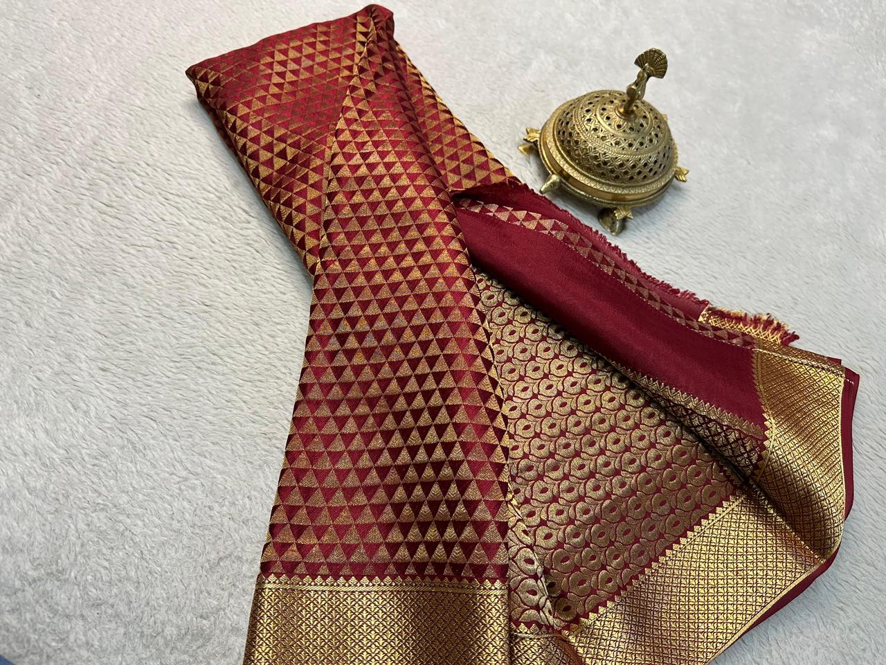 Graceful Splendor: Silk Brocade Saree with Majestic Zari Weaving & Opulent Pallu