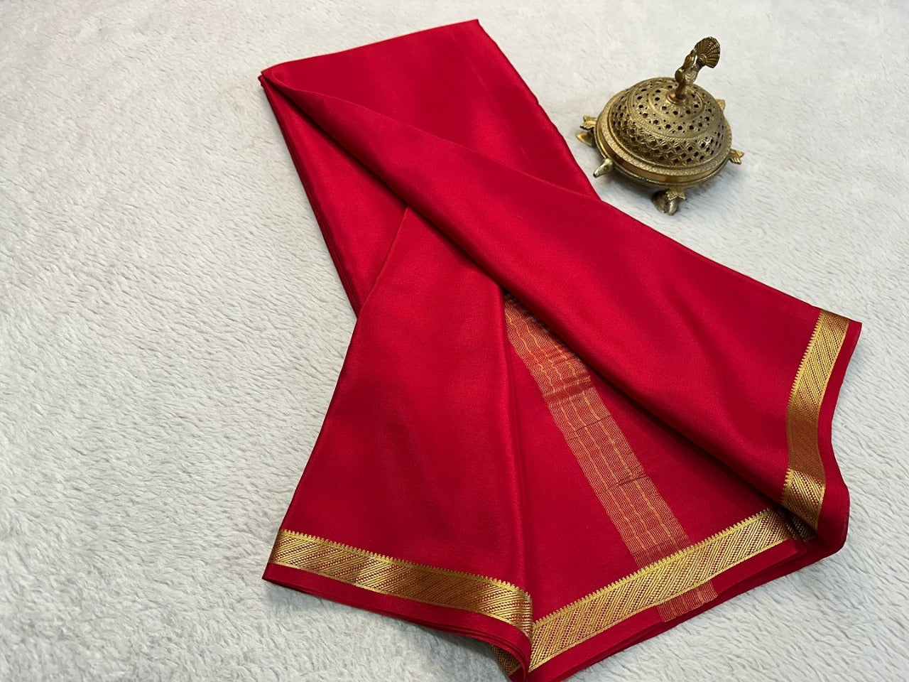 Majestic Traditional Mysore Silk Plain Zari Border Fancy Saree