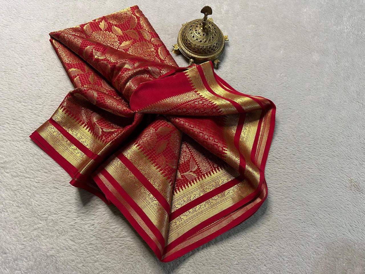 Gorgeous Traditional Mysore Silk Brocade Gold Zari Weaving Bridal Look Saree