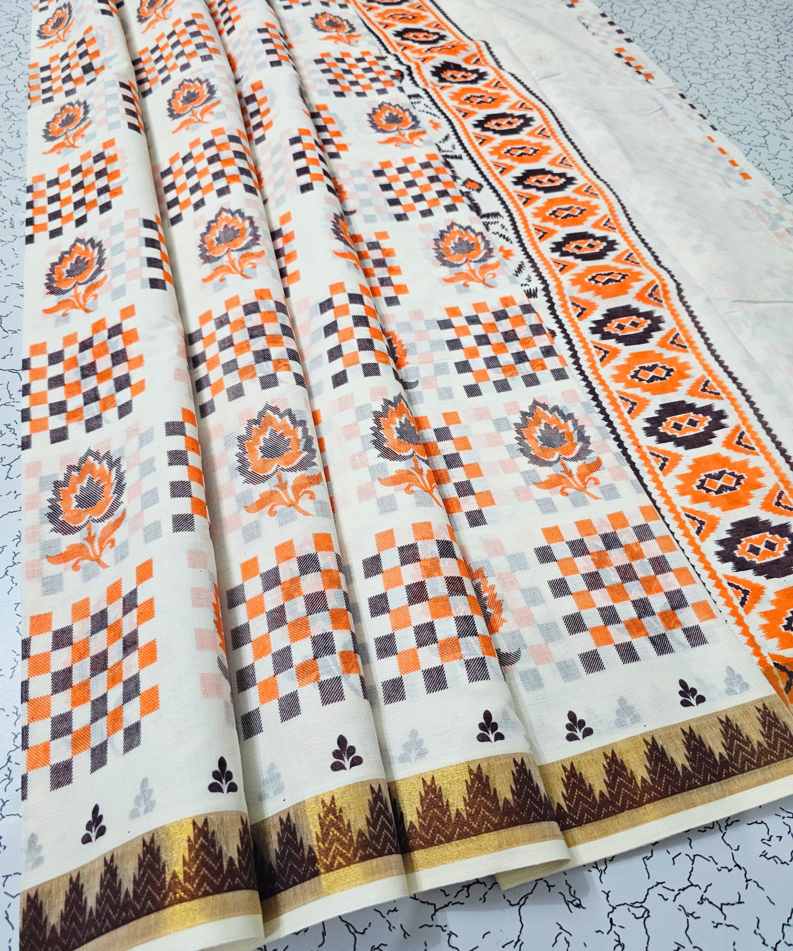 Golden Glamour Meets Linen Comfort in Kerala Sarees