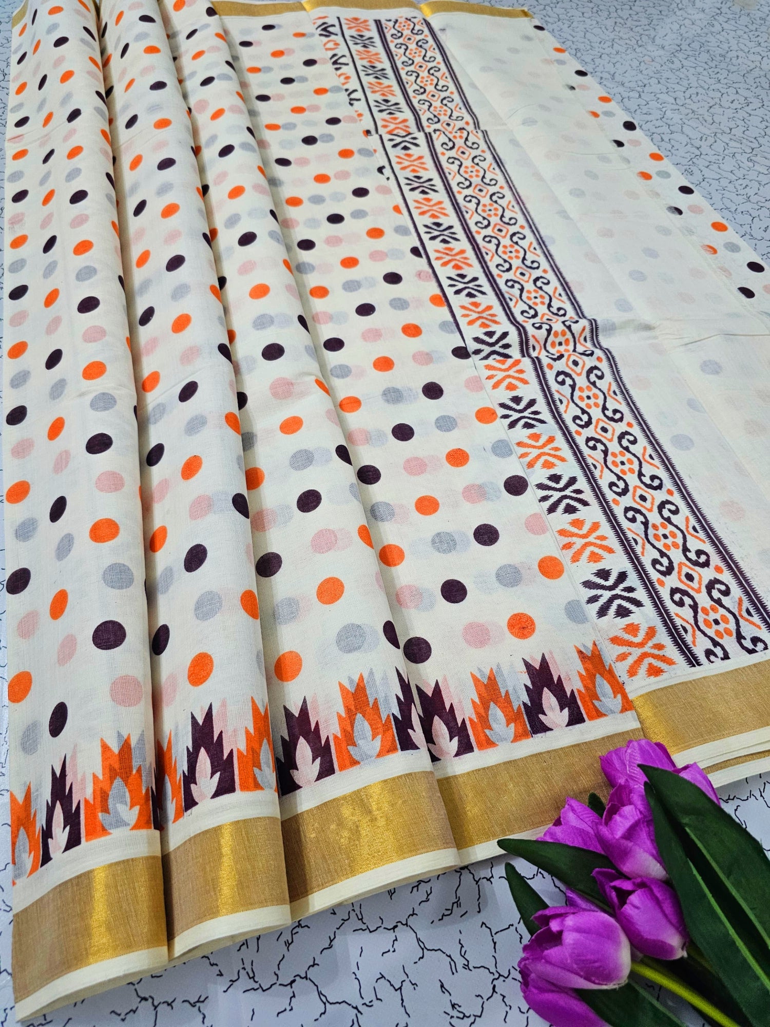 Cultural Southloom Kerala Saree In White With Elegant Print And Unstitched Blouse