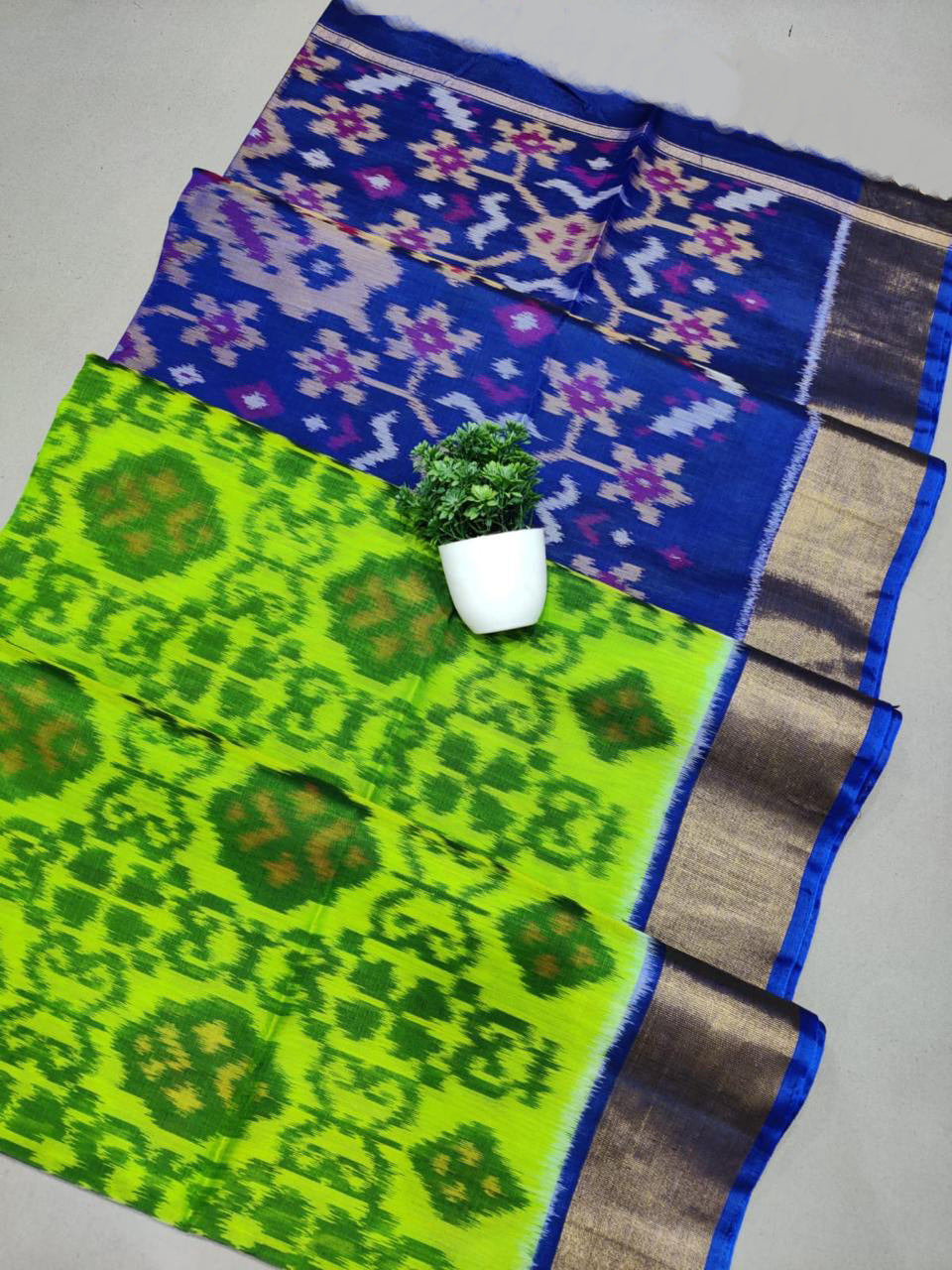 Fascinate Ikkat Print Traditional Handloom Pattu Soft Silk Saree
