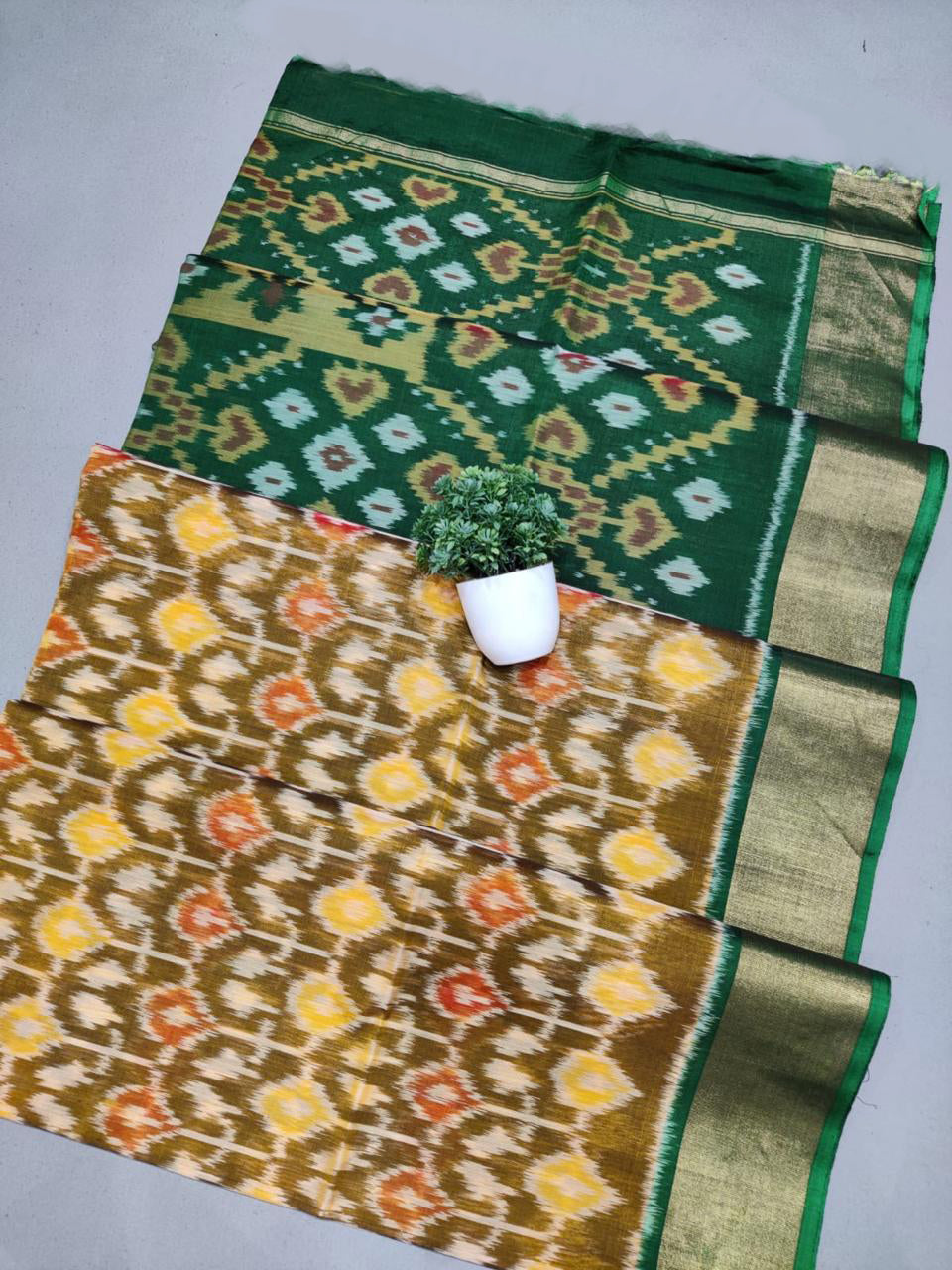 Fascinate Ikkat Print Traditional Handloom Pattu Soft Silk Saree