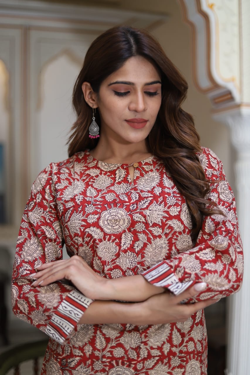 Women's Red & White Bold Floral Print Short Top | Round Neck 3/4 Sleeve Casual Ethnic Kurti