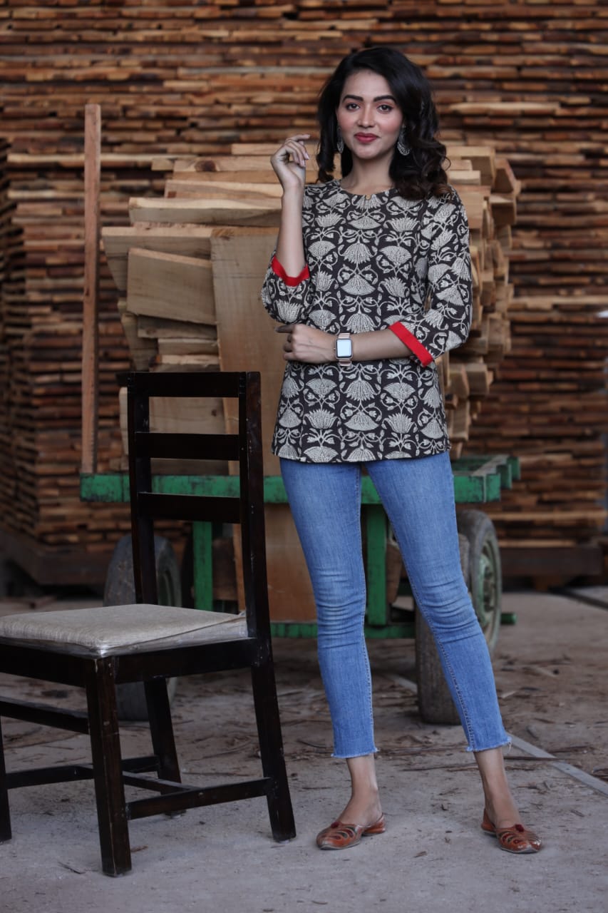 Women's Red & White Chevron Stripe Print Short Top | Round Neck 3/4 Sleeve Casual Ethnic Kurti