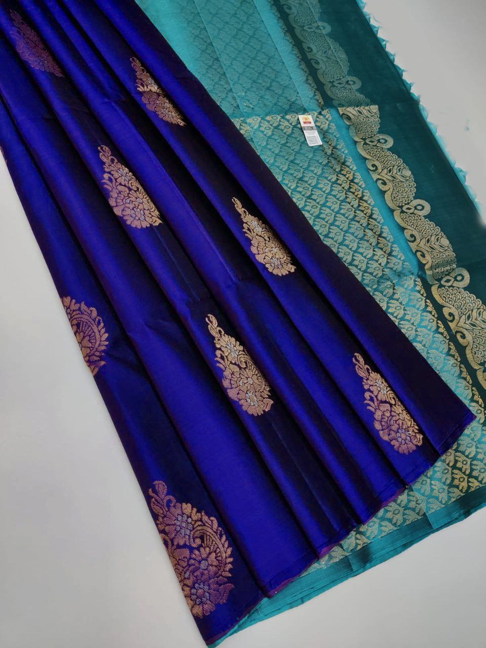 Traditional Weaving Silk Saree Blue Kanjivaram Design