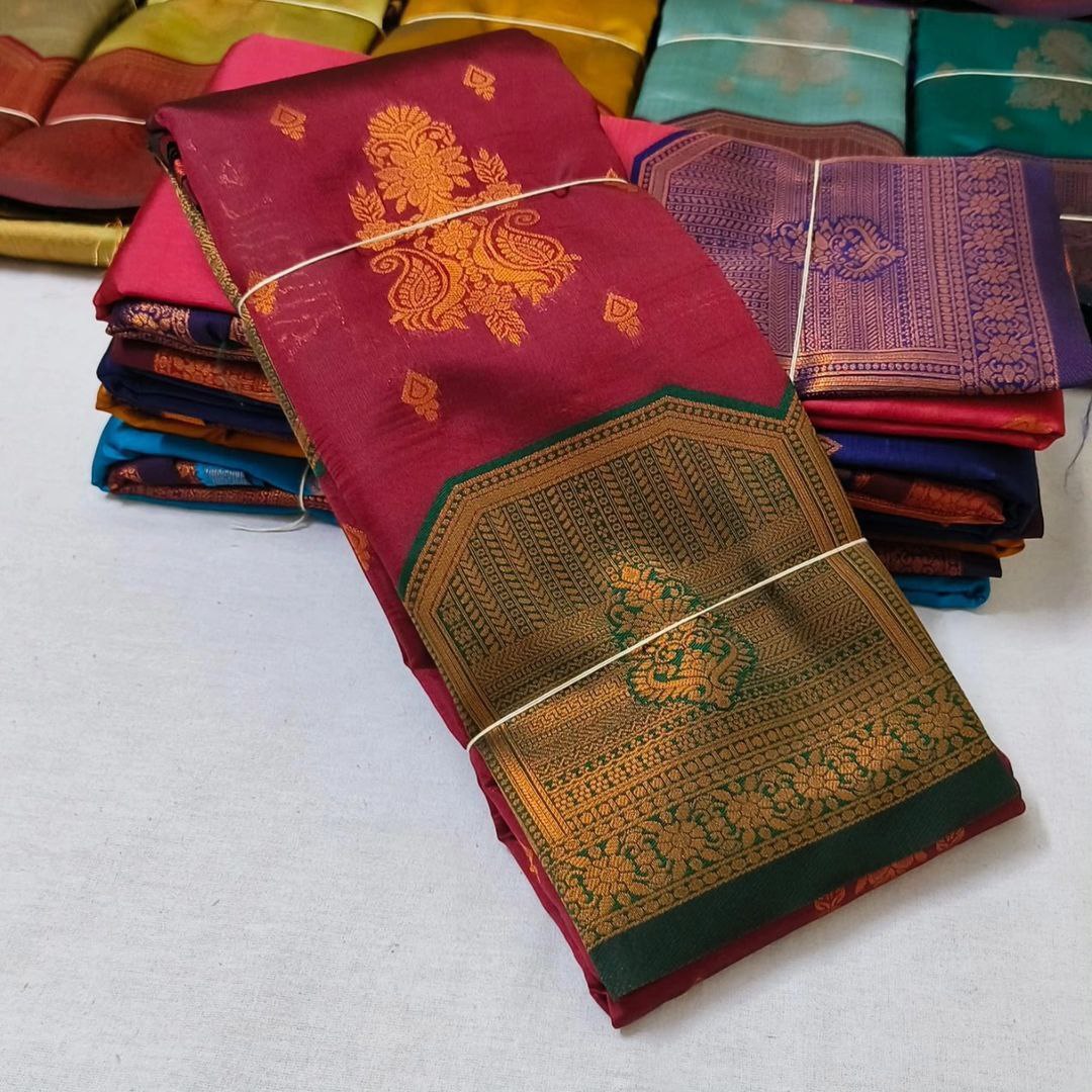 Radiant Light Red Silk Zari Saree For Sangeet Events With Designer Touch