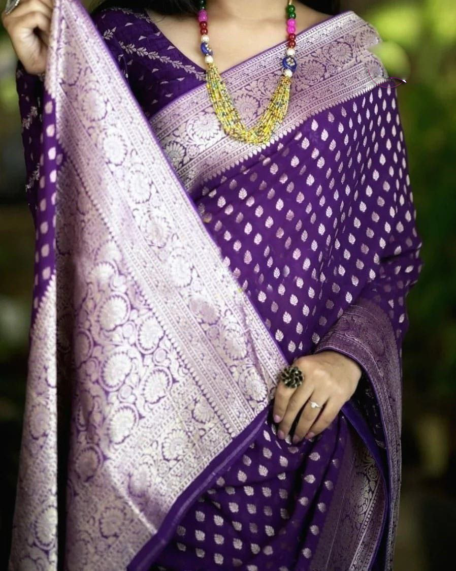 Elegant Wedding Soft Silk Saree With Heavy Pallu And Blouse