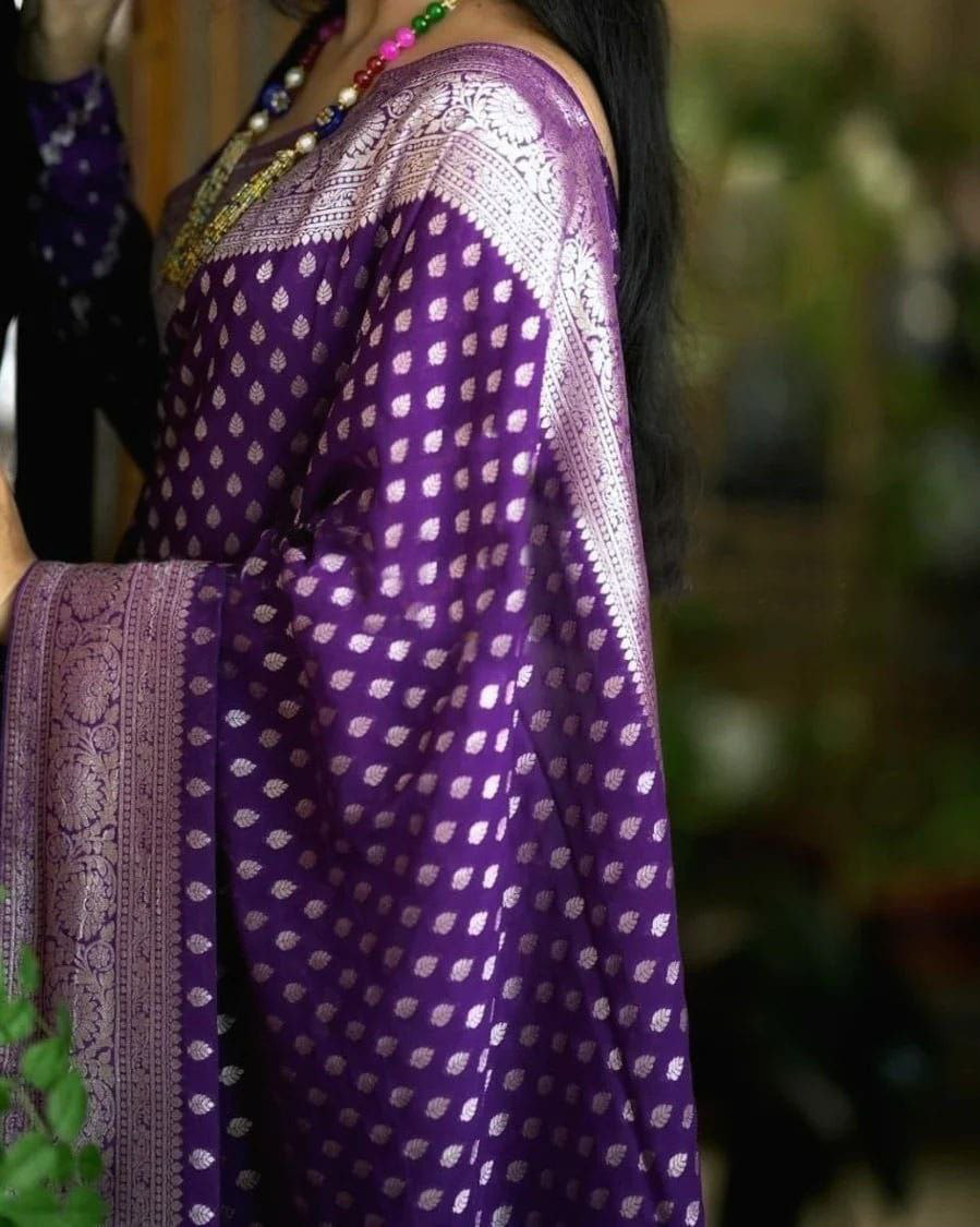 Elegant Wedding Soft Silk Saree With Heavy Pallu And Blouse