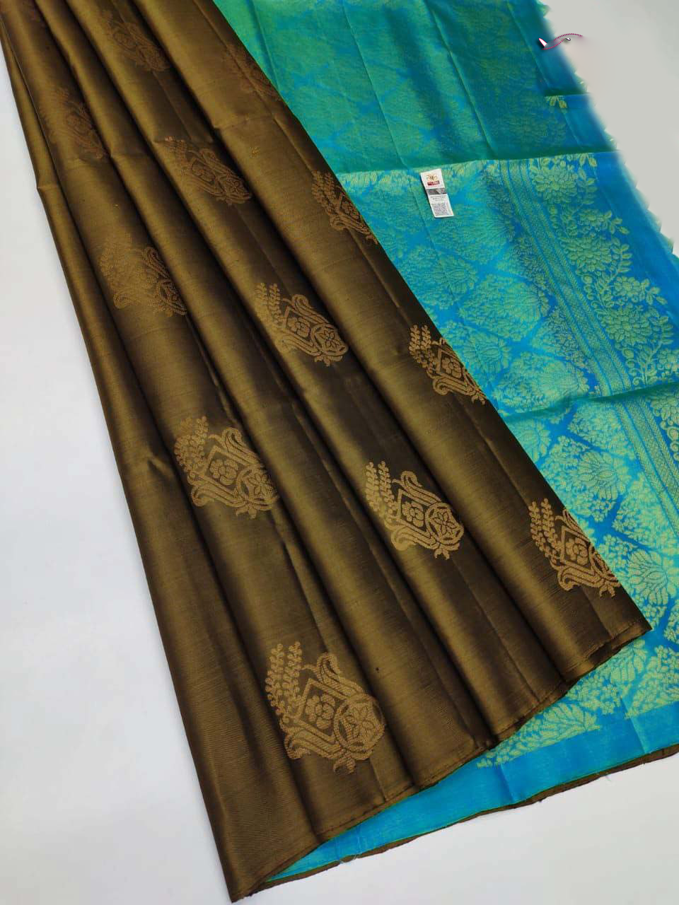 Brown Ethnic Kanchipuram Saree In Pure Silk With Handwoven Detailing