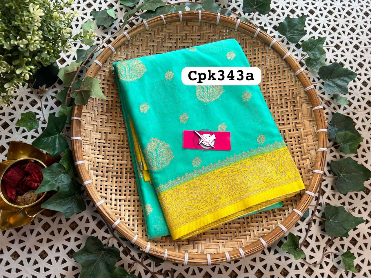 Elegant Yellow And Teal Maheshwari Silk Saree Traditional Weaving With Blouse For Party Wear