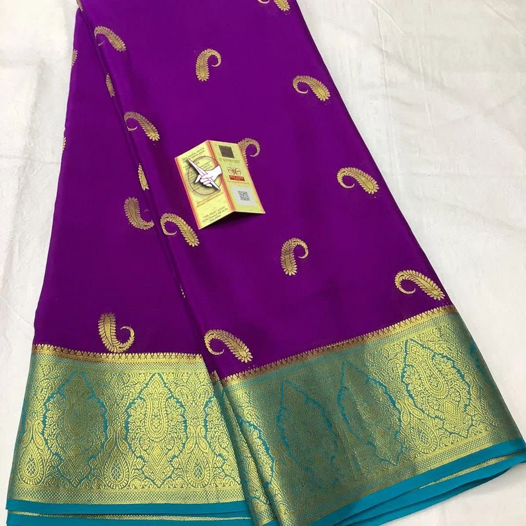Engaging Soft Silk Saree With Heavy Pallu And Unstitched Blouse