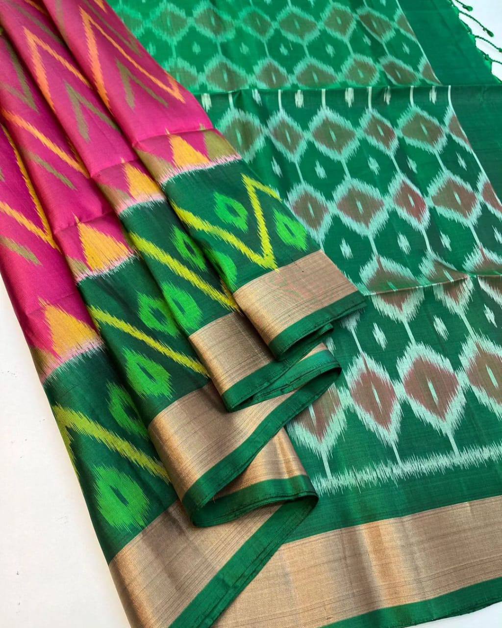 Elegant Soft Silk Handloom Saree Featuring Digital Ikkat Artwork