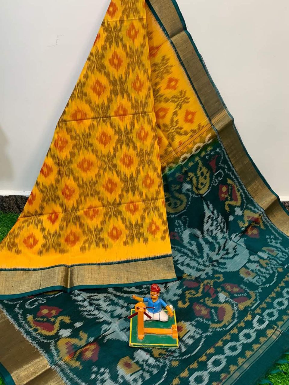 Ethnic Digital Printed Ikkat Soft Silk Saree With Handloom Weave