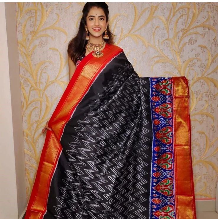 Ikkat Patterned Handloom Saree In Soft Silk With Digital Detailing