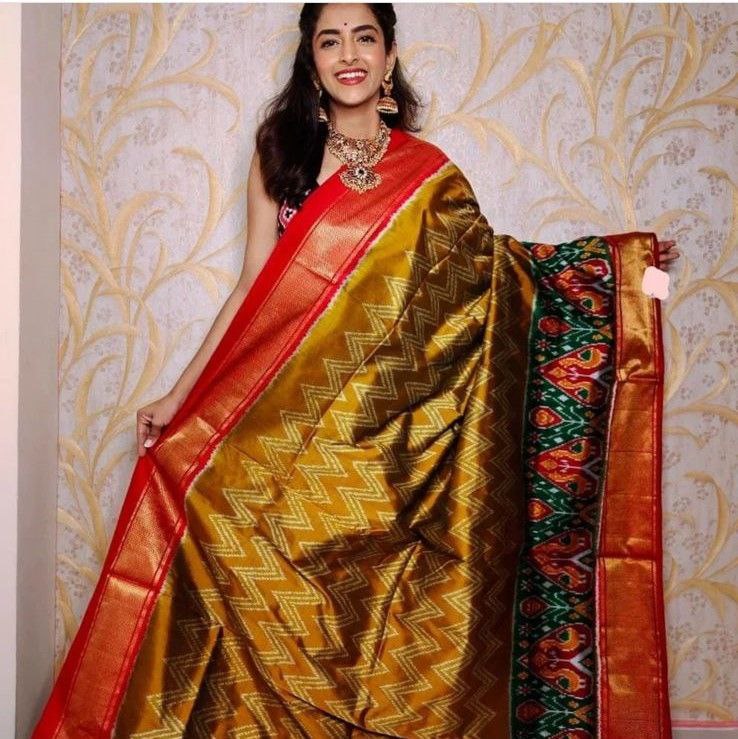 Festival Ready Ikkat Printed Saree In Handloom Soft Silk