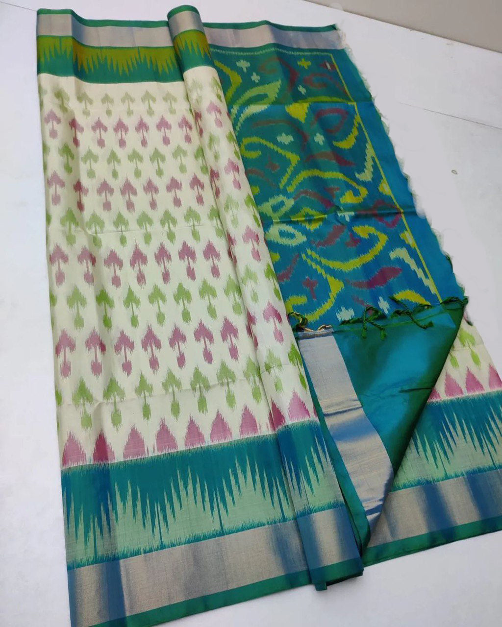 Ikkat Printed Handloom Soft Silk Saree 💕