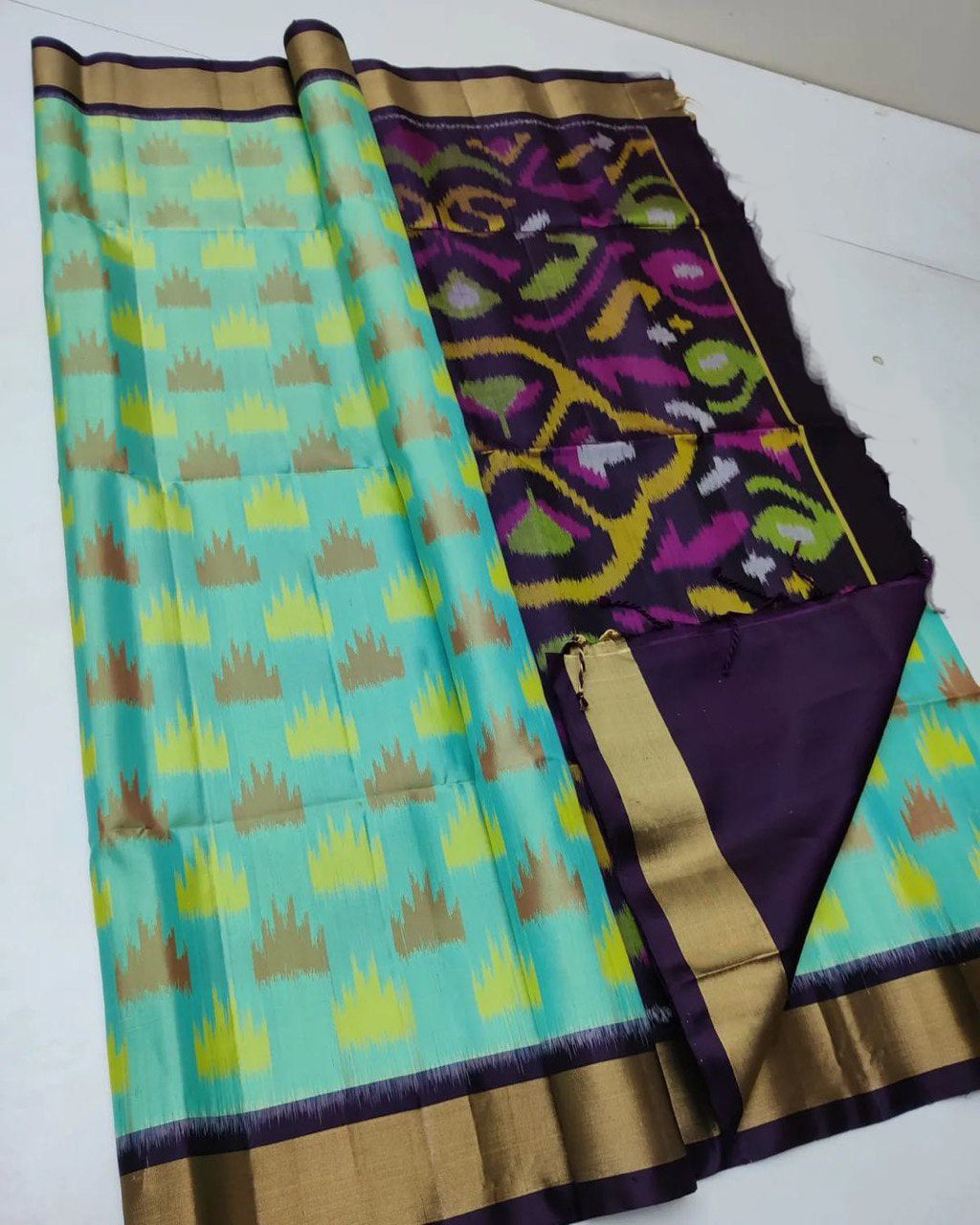 Classic Ikkat Design Saree In Soft Silk Handloom Weave