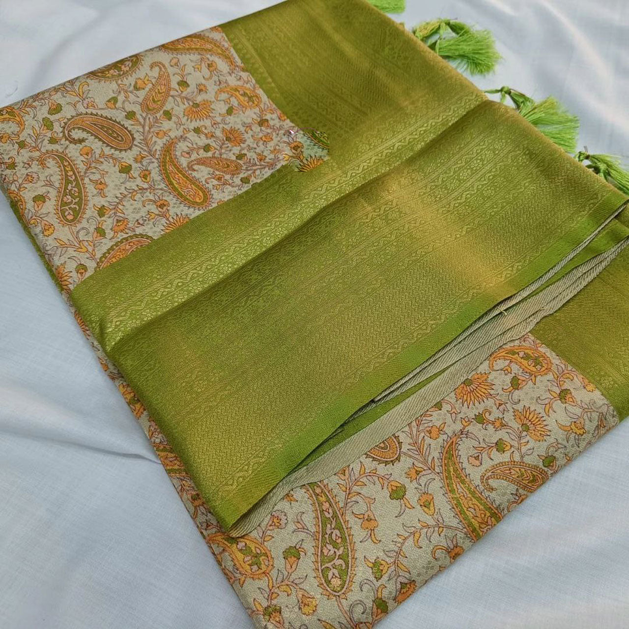 Minimalist Green Soft Silk Saree Printed Digital Motifs For Casual Chic